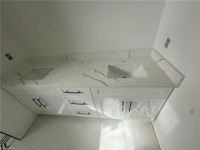 Photo: 7 of 8