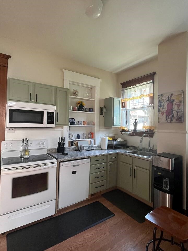 Gallery Image 13