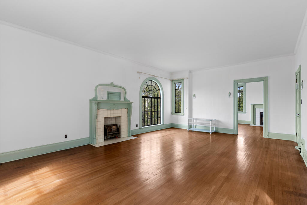 Gallery Image 17