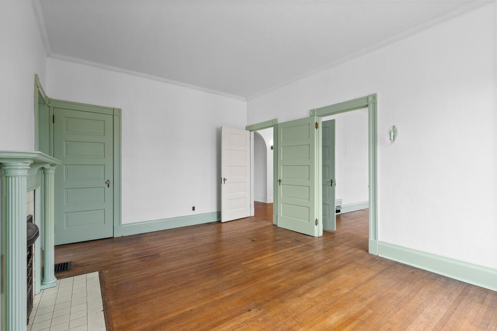 Gallery Image 19