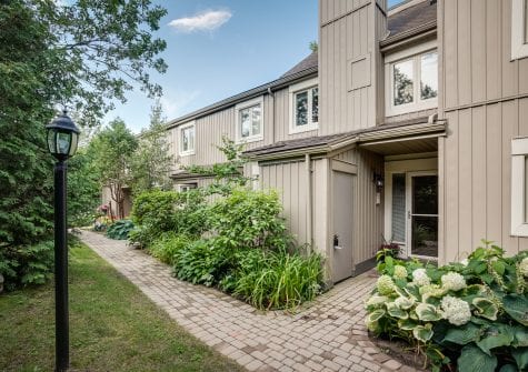 574 Oxbow Crescent, Collingwood<span class='property-location-view'></span>