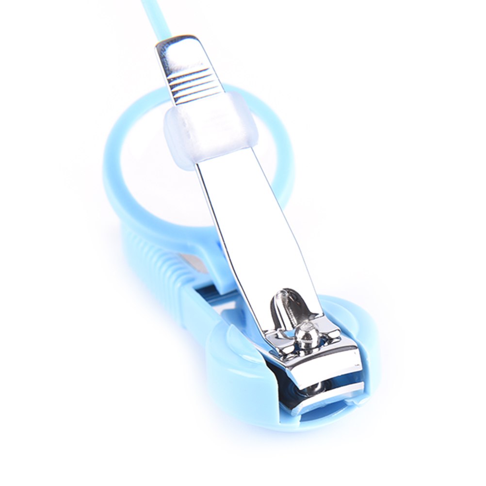 nail clipper with magnifier