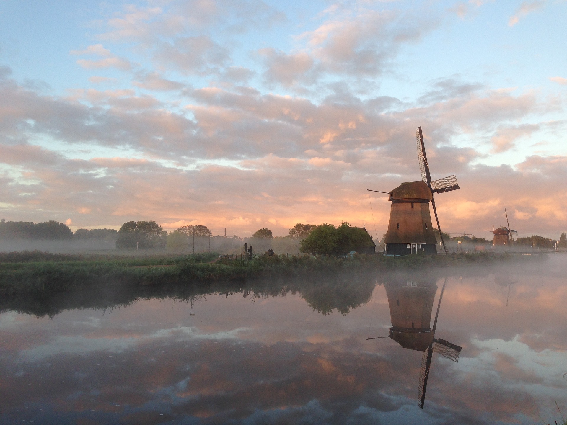 windmill-1585667_1920 (1).jpg