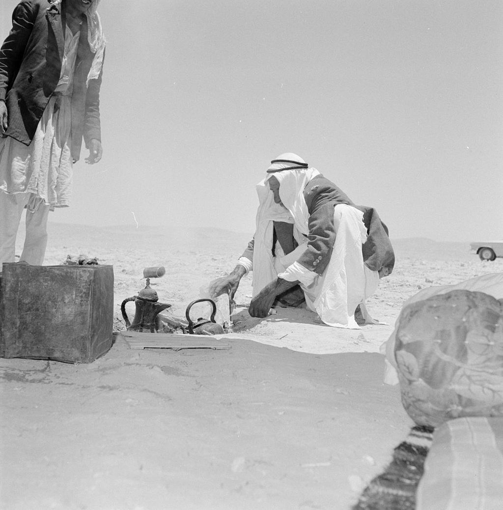 Koffiedrinken in de woestijn - Drinking coffee in the desert.jpg