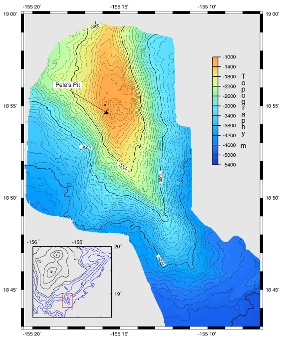 Figura 3. Vulcão Loihi crescendo no flanco do vulcão Kilauea, no Havaí. As linhas pretas no interior mostram a superfície da terra acima do nível do mar e as linhas azuis mostram a topografia abaixo do nível do mar. Clique na imagem para ver uma versão maior.