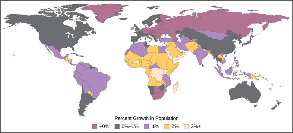 Creșterea procentuală a populației, care variază de la zero la trei la sută la trei la sută plus, este prezentată pe o hartă a lumii. Europa, Asia de Nord, Groenlanda și Africa de Sud se confruntă cu o creștere a populației de zero la sută. Statele Unite, Canada, partea sudică a Americii de Sud, China și Australia se confruntă cu o creștere a populației cuprinsă între zero și unu la sută. Mexicul, partea de nord a Americii de Sud și părți din Africa, Orientul Mijlociu și Asia se confruntă cu o creștere a populației de un procent. Cea mai mare parte a Africii și părți din Orientul Mijlociu și Asia se confruntă cu o creștere a populației de două procente. Unele părți ale Africii se confruntă cu o creștere a populației de trei procente.