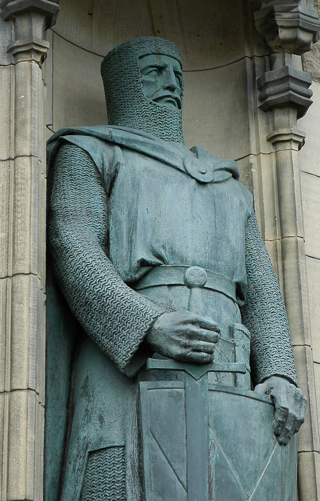 A statue of Braveheart at Edinburgh Castle.