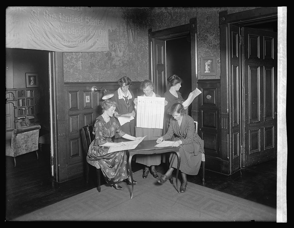 Suffragettes voting; between 1920 and 1921 provided by the National Photo Company on the negative or negative sleeve; Repository Library of Congress Prints and Photographs Division Washington, D.C. 20540 USA Digital Id npcc 29566 //hdl.loc.gov/loc.pnp/npcc.29566 Control Number npc2008010067; No known restrictions on publication.