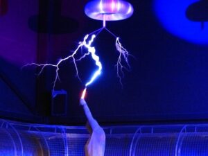 Tesla coil generating a lightning bolt