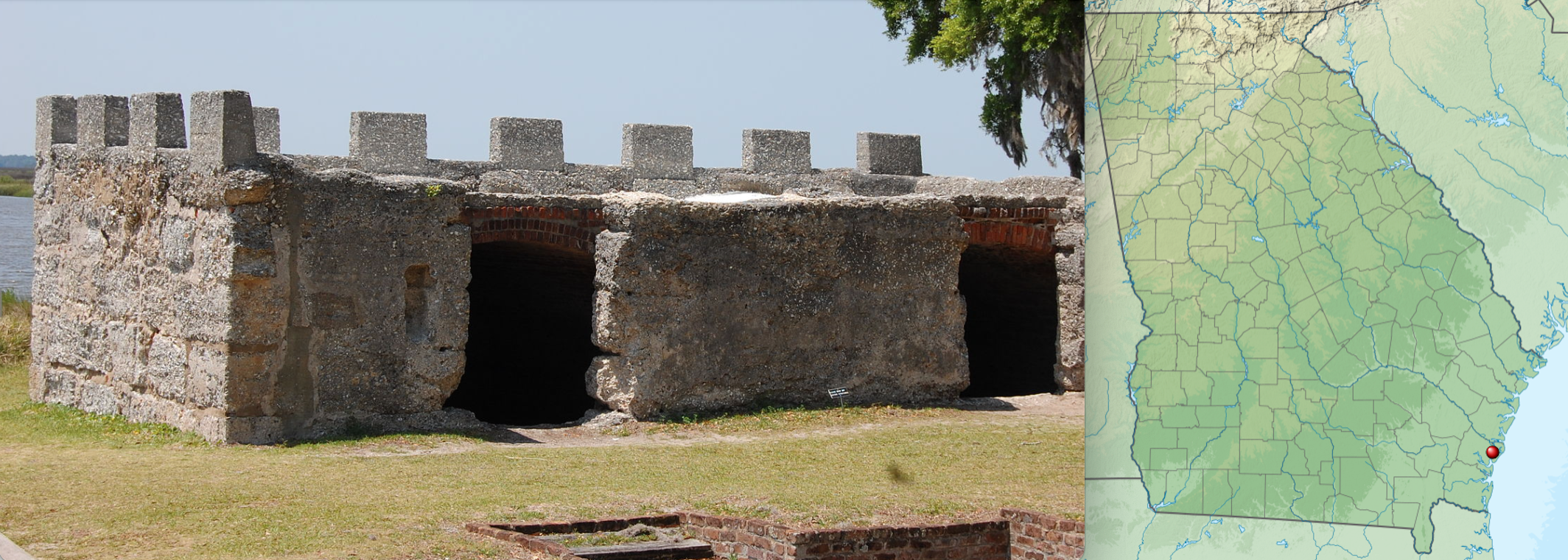 afbeelding van een stenen fortgebouw en een kaart van Georgia waarop de locatie van Fort Frederica aan de kust staat.