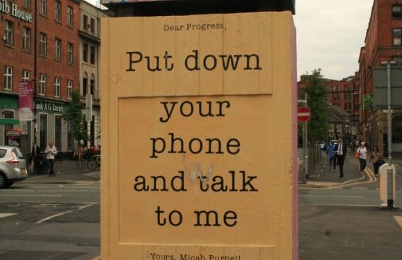 Sign saying "Put Down Your Phone"