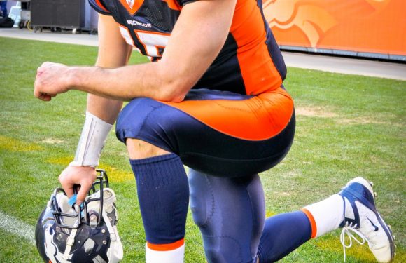 Tim Tebow Tebowing