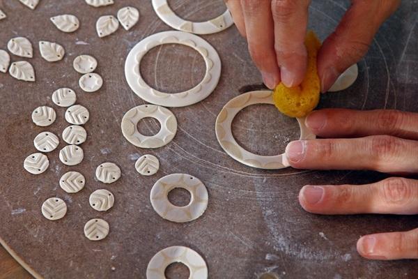 Sponging texture on pieces
