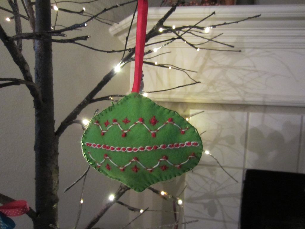 Another finished retro ornaments made from felt
