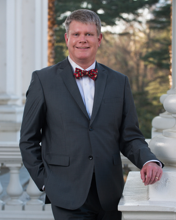 Powerful lawmaker urges lower passing score on bar exam