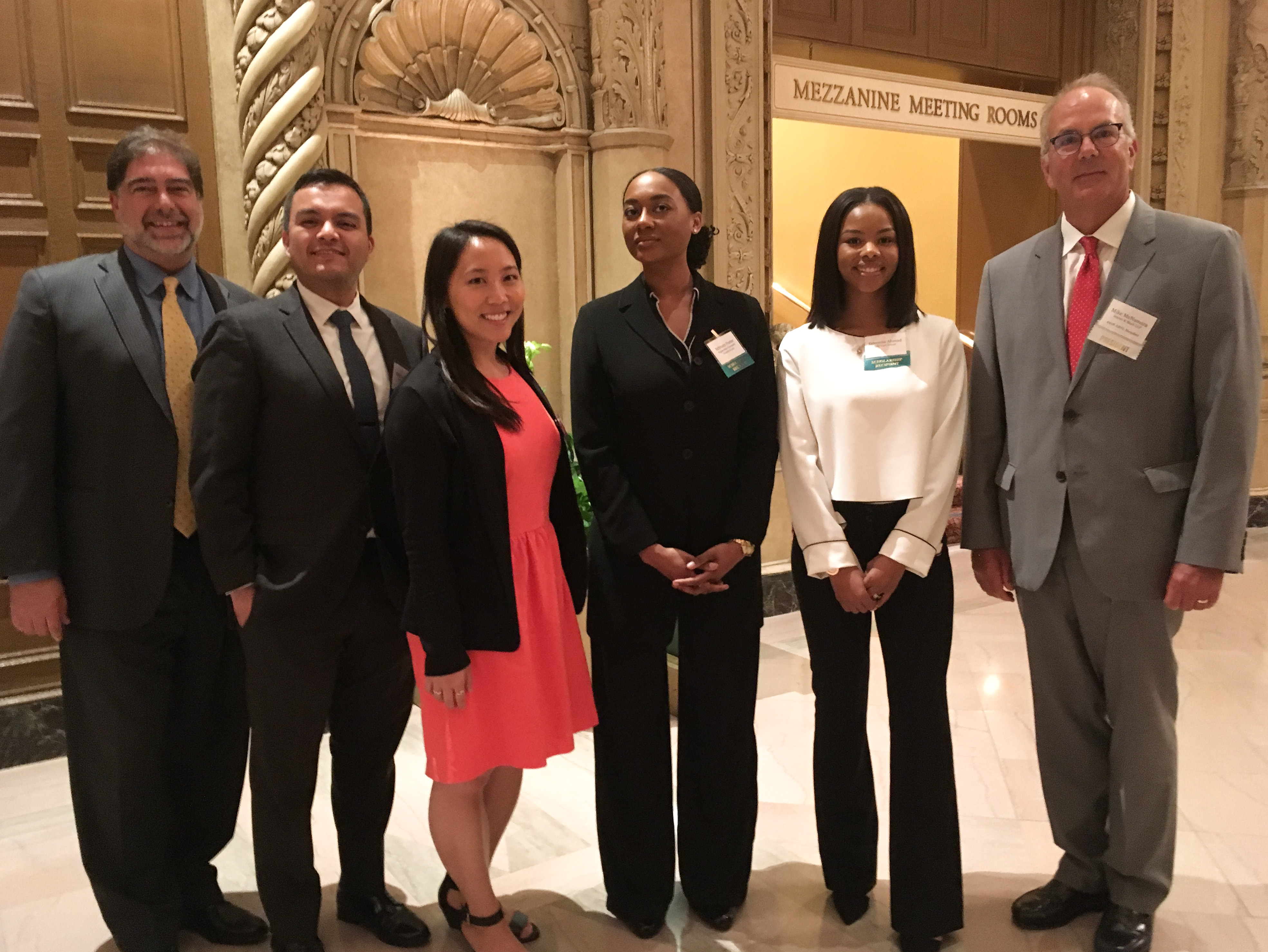 Business trial lawyers award scholarships