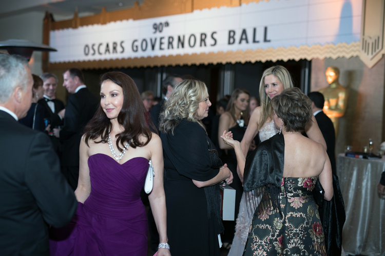 Actress sues Weinstein over alleged sexual harassment, defamation 