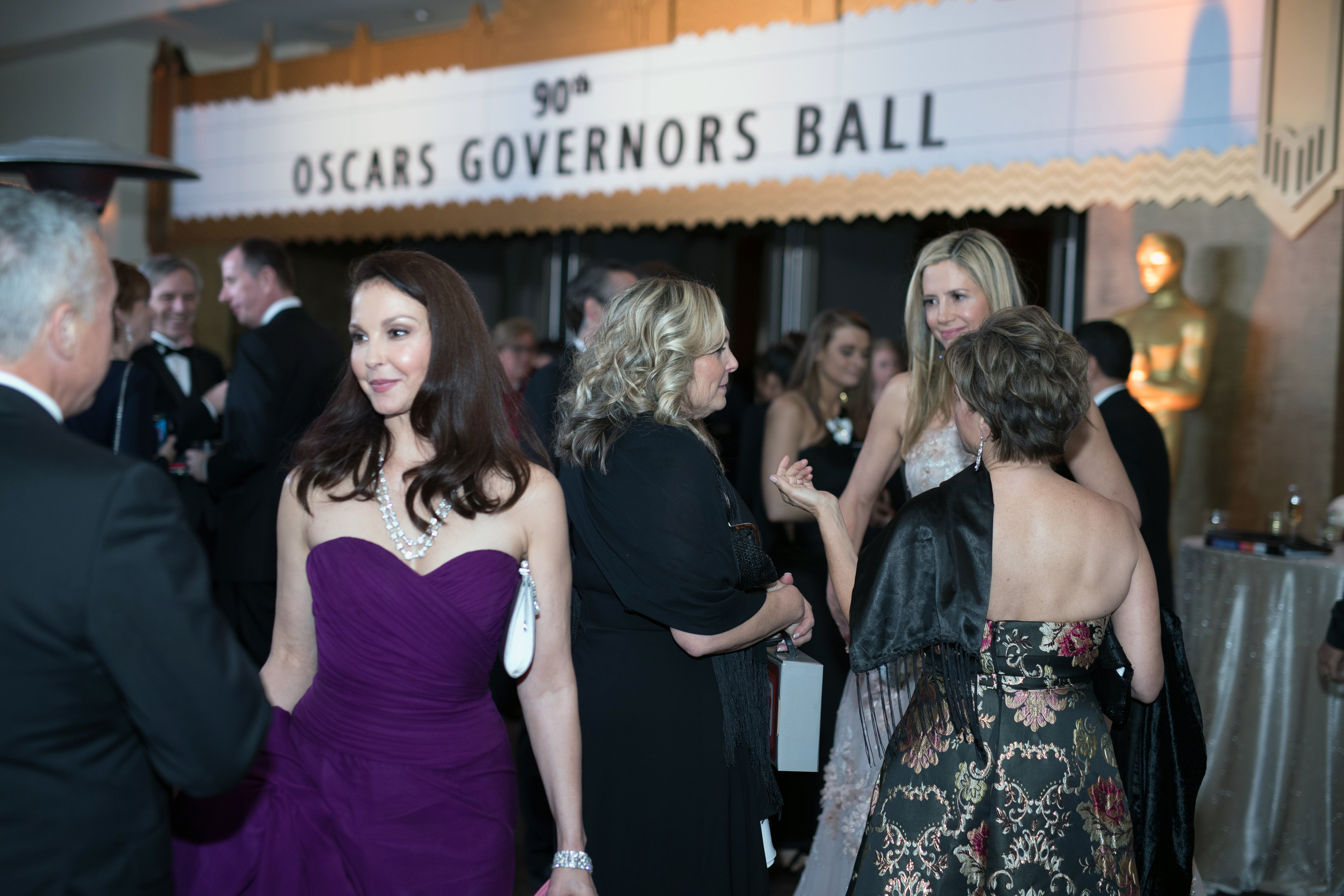 Actress sues Weinstein over alleged sexual harassment, defamation 