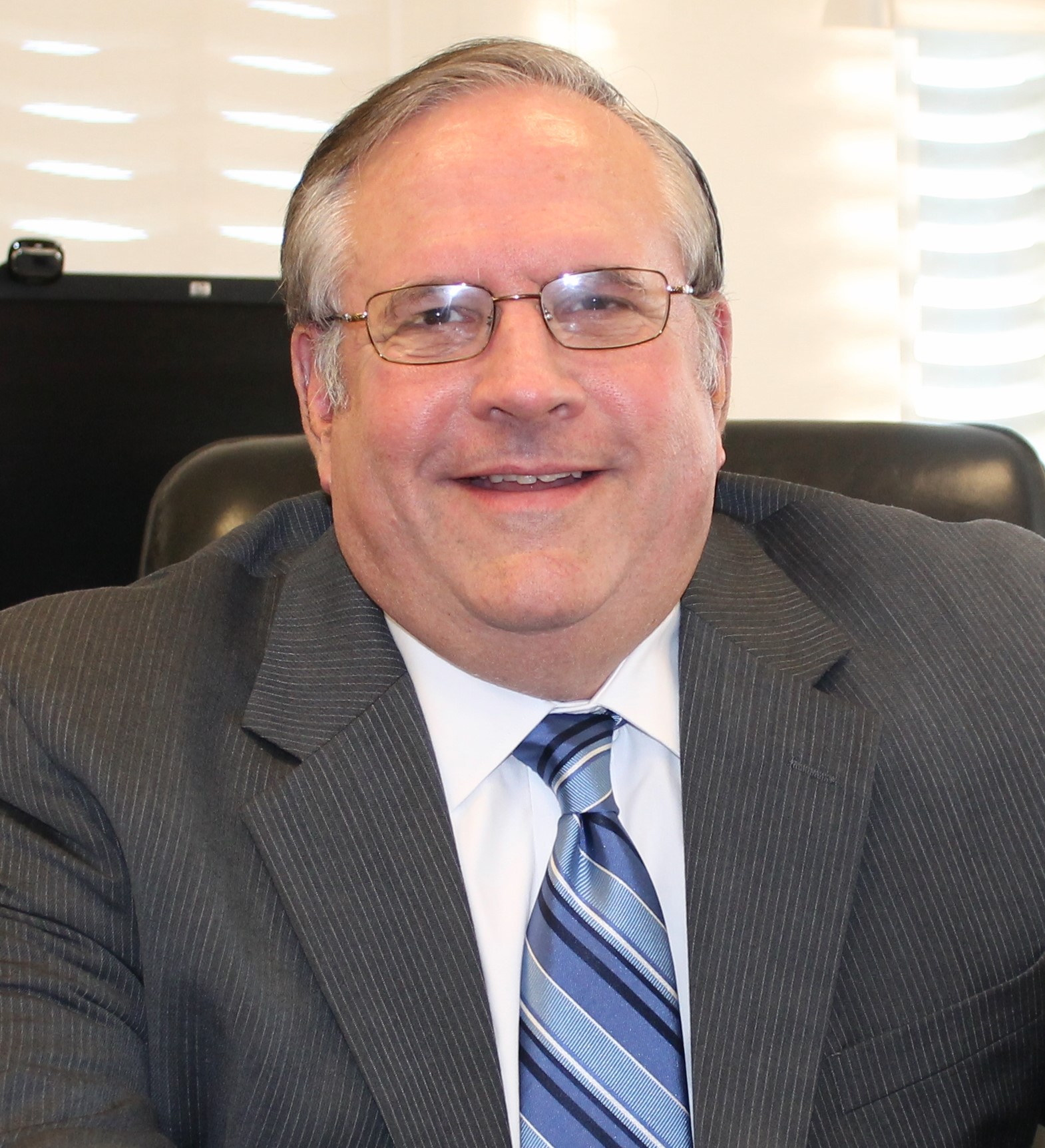 Governor picks a dozen new judicial officers