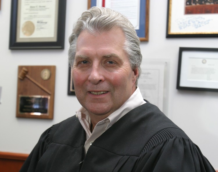 Judge bans press 3 times from oil spill trial