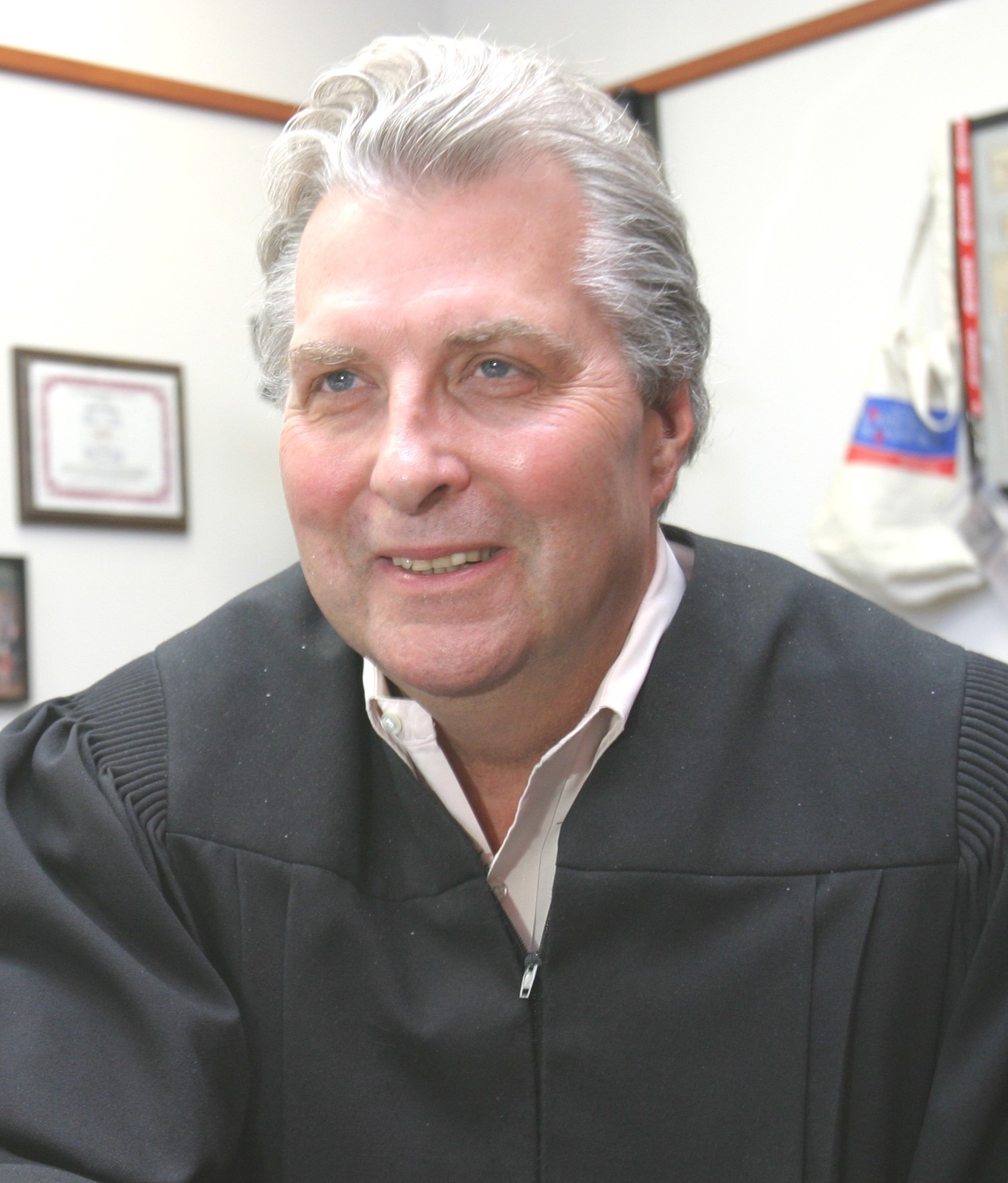 Prosecutor promises dead pelican won’t testify