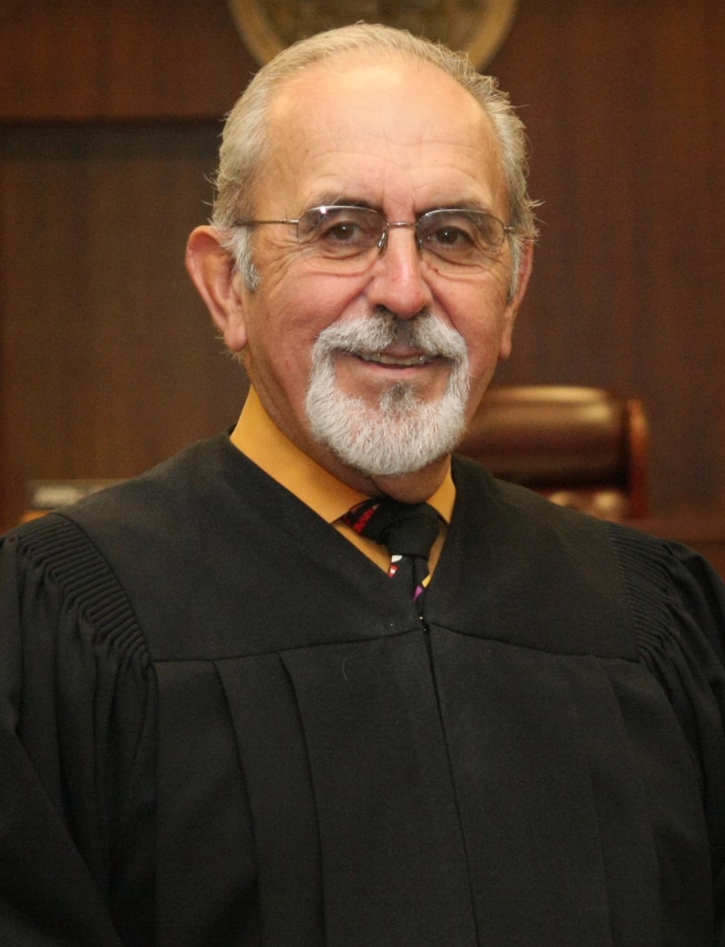 Ex-Kern County commissioner agrees to judicial ban over Facebook posts