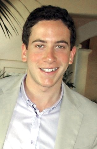 Woman sues Las Vegas hotel, drone operator after allegedly being hit by flying object