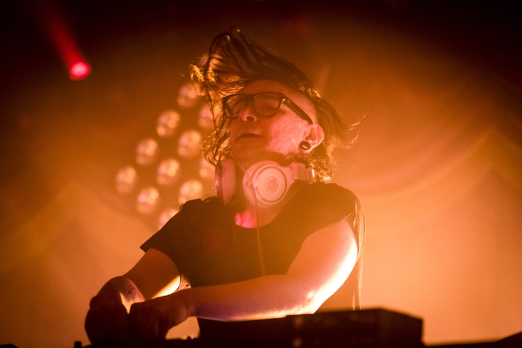 Woman who sued musician may have to prove she shouldn’t have expected stage dive