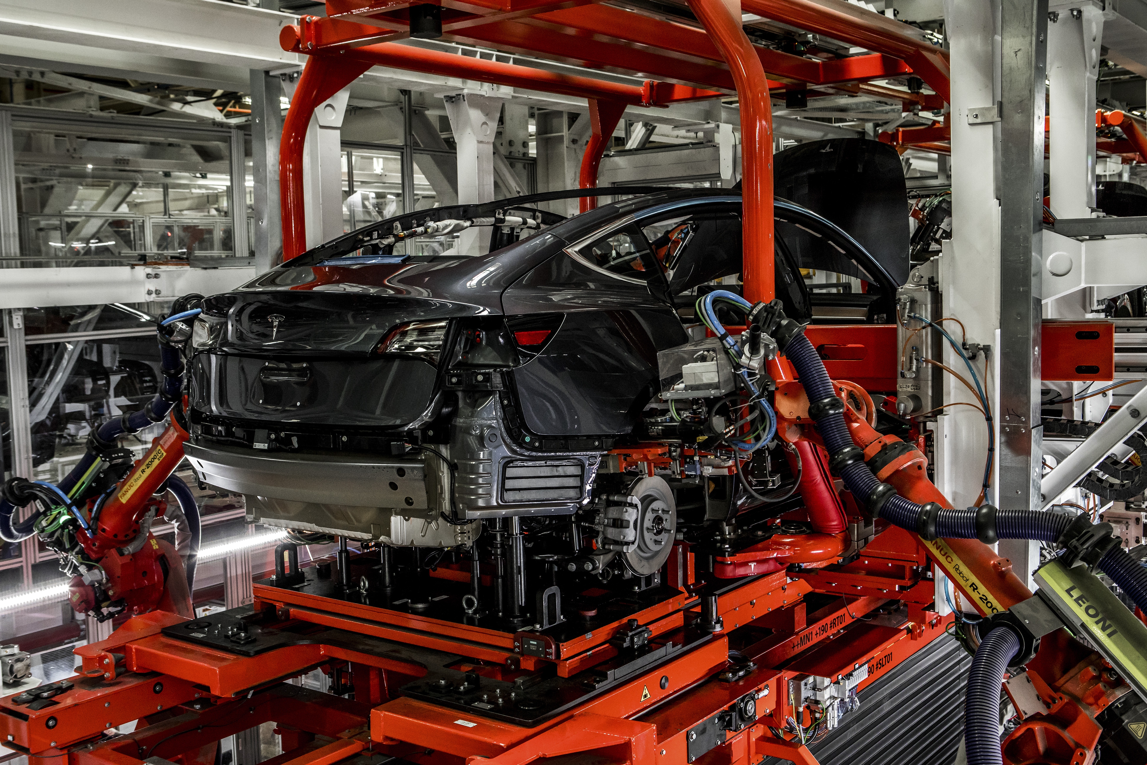 Judge approves $5.4M settlement in class action against Tesla