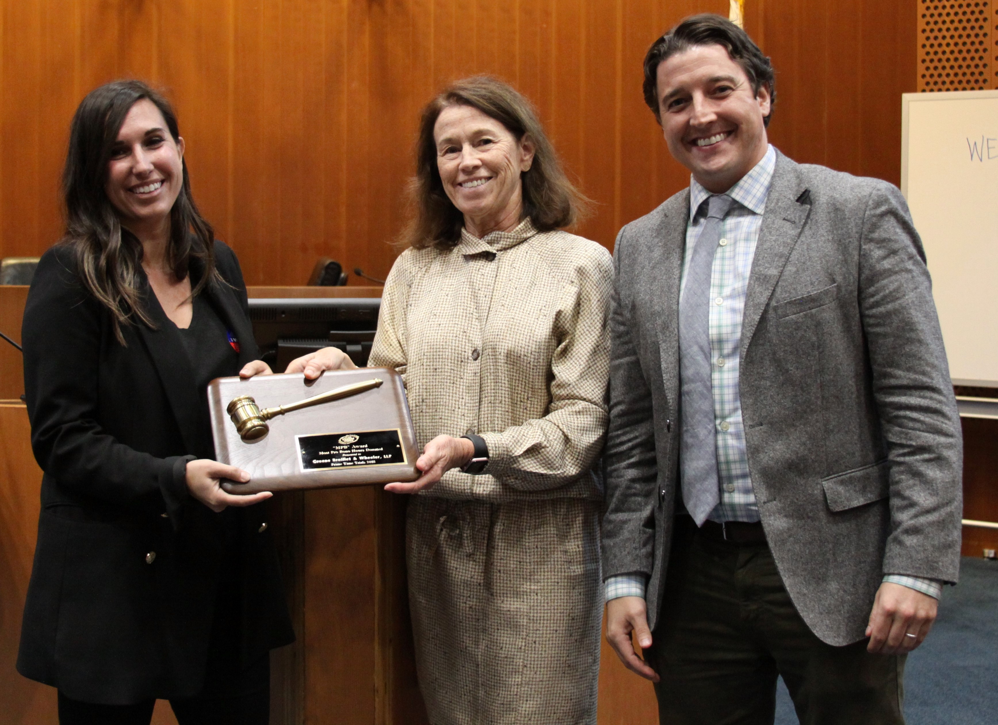 Law students, attorneys help middle school mock trial program