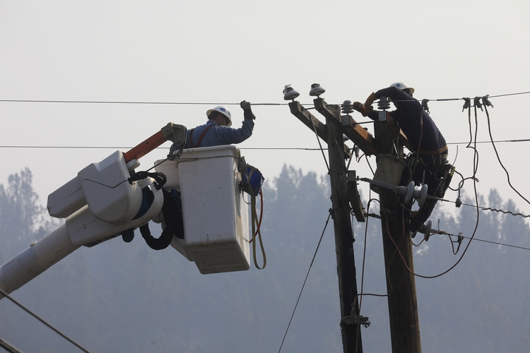 PG&E, state head into uncharted waters after utility announces bankruptcy