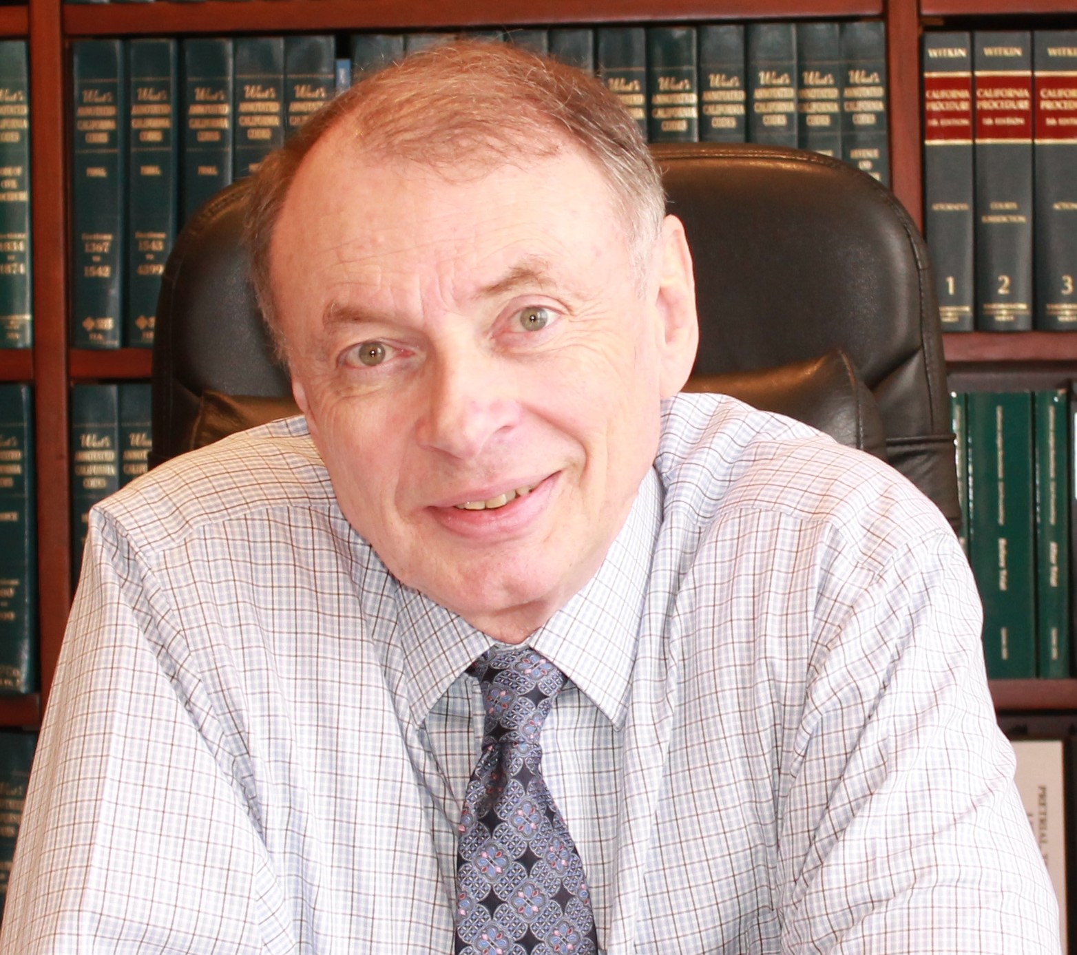 Defendant-attorney in fraud trial blames office manager 