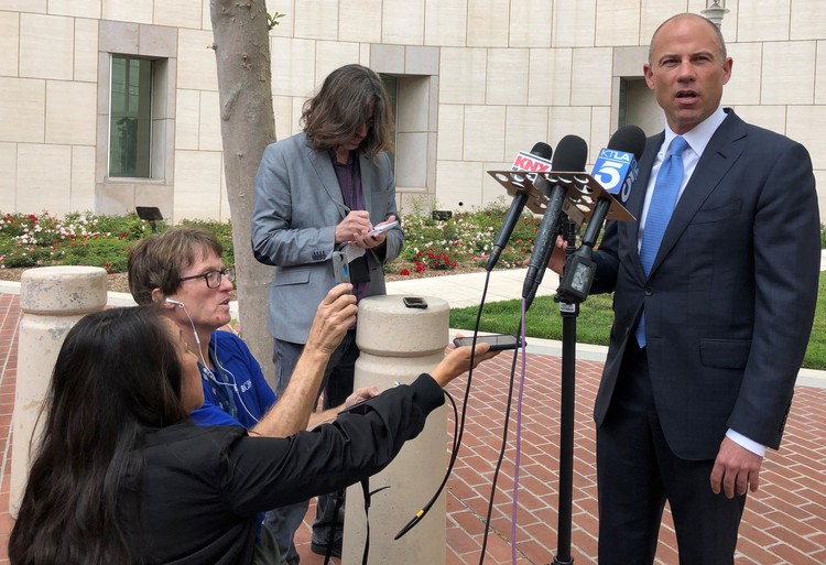 Judge gives Avenatti one week to finalize counsel