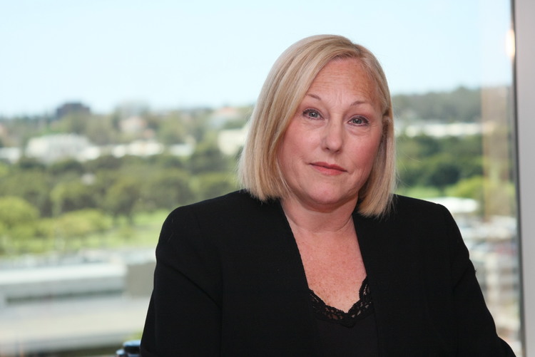 HR manager defends billionaire boss in harassment trial