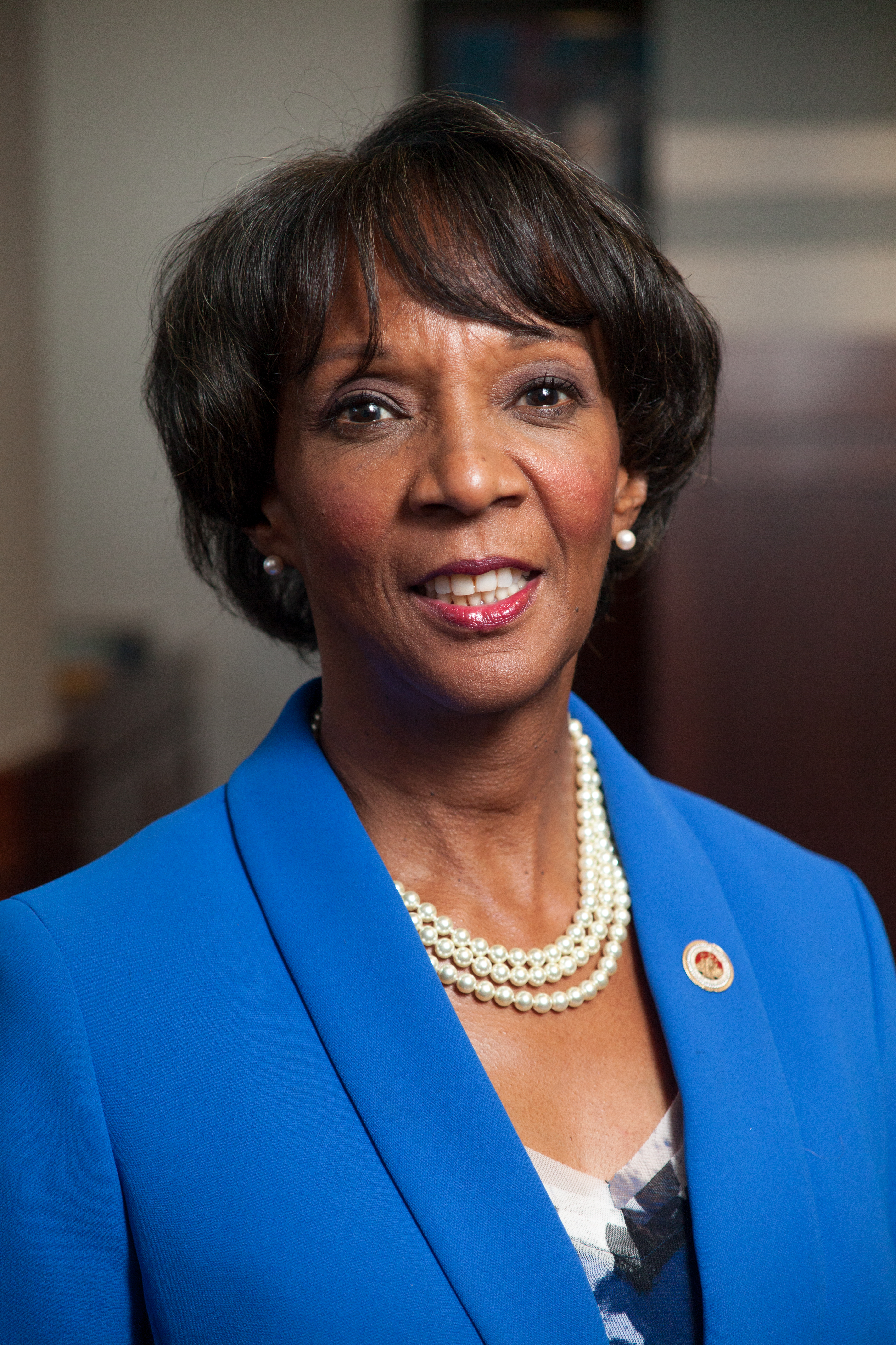 LA DA Jackie Lacey faces hostile crowd defending record on prosecution of law enforcement.
