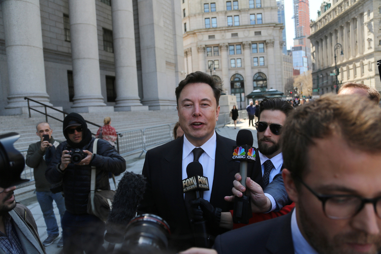 Judge keeps BuzzFeed article out of Musk trial, but not his emails