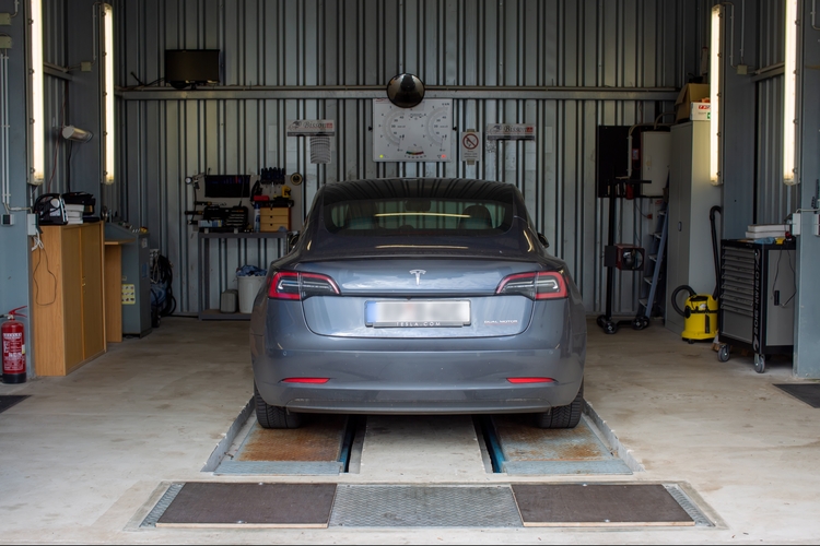 Tesla faces 2 ‘right to repair’ proposed class actions