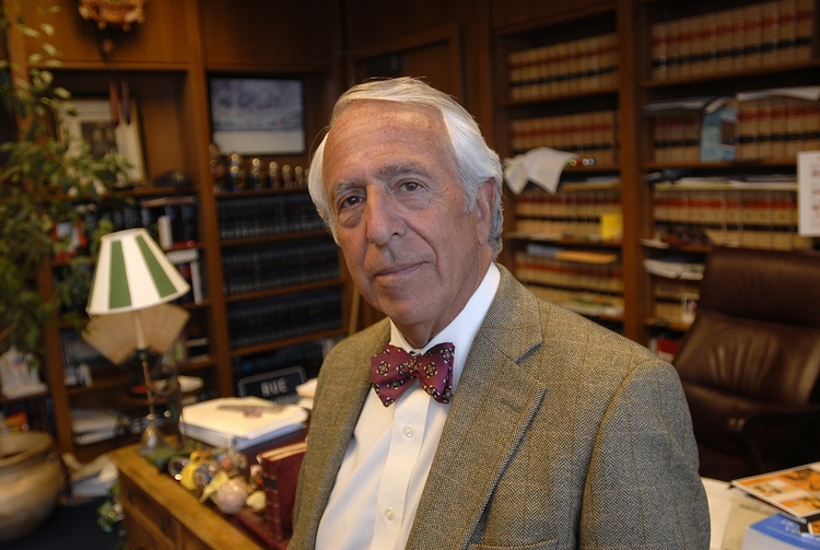 Santa Ana lawyer gets 6 years for pharmaceutical scheme