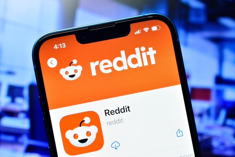 Investors sue Reddit over Google AI's impact on stock