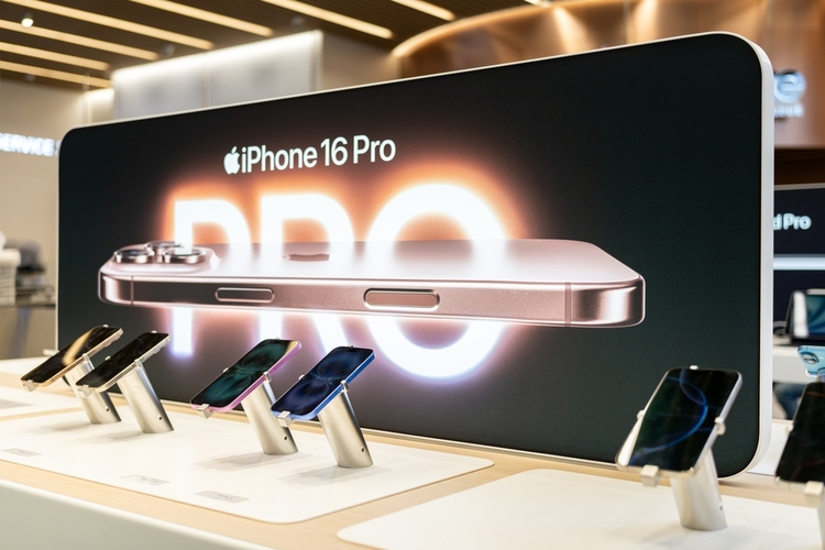 Apple faces lawsuit over iPhone 16 AI 'misrepresentations'
