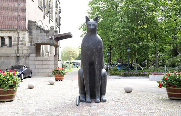 Ramskells, the Witness: The cat who guards international law