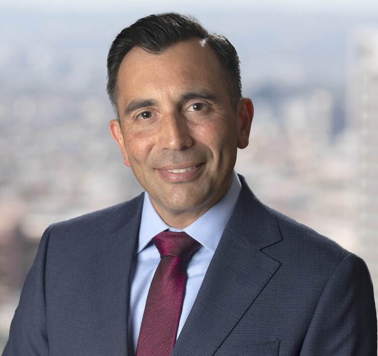 Estrada and Levin named co-managing partners of Munger, Tolles & Olson