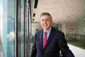 Federal government renews challenge to California egg laws 