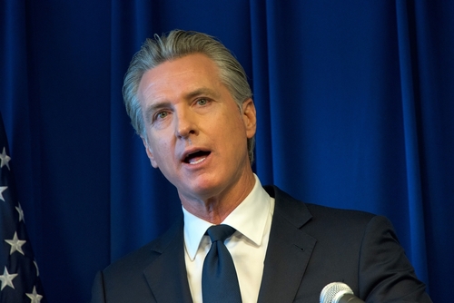  Newsom faces final decisions on AI, social media bills
