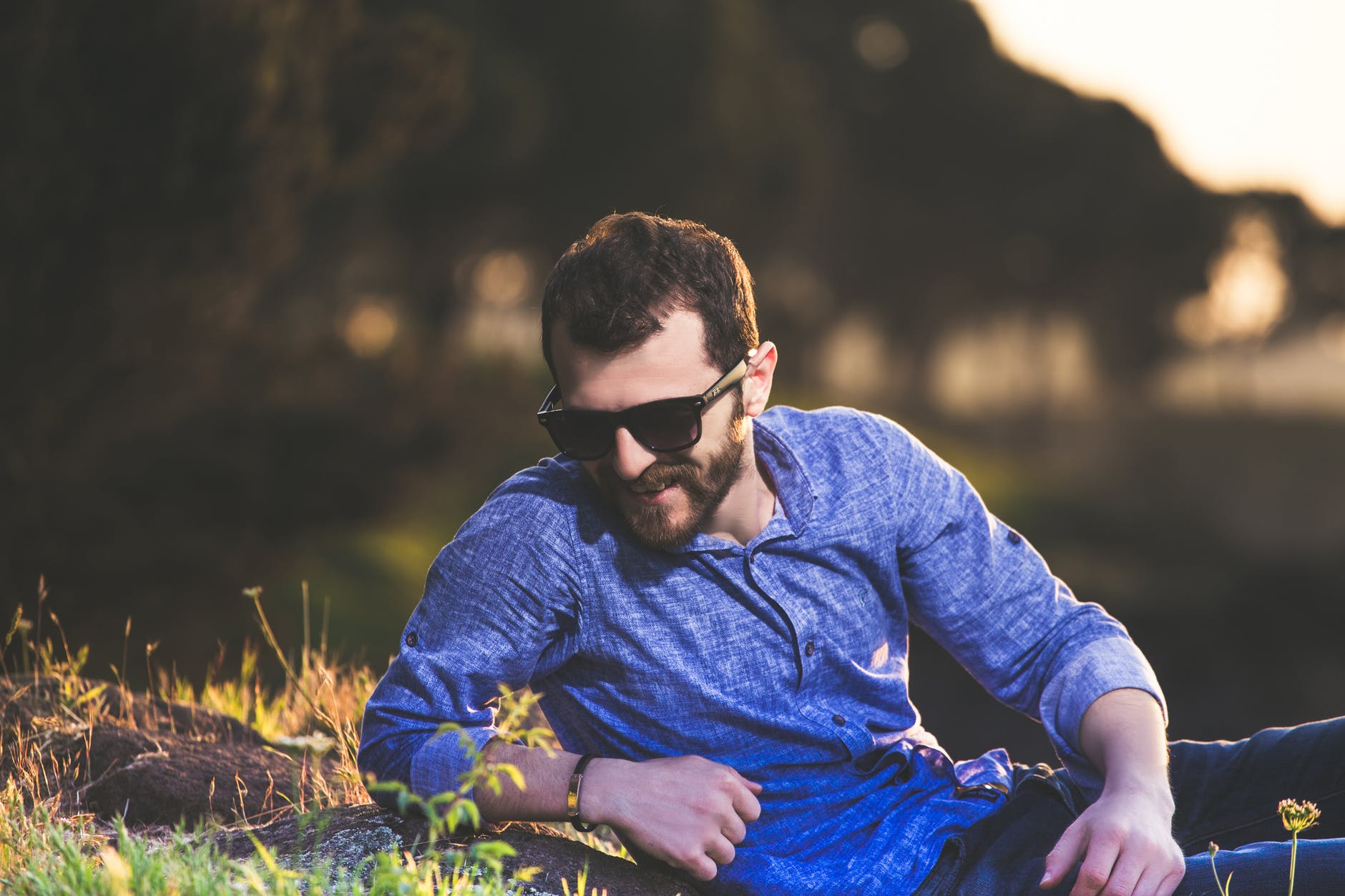 Мужчина сентября. Blur man Photoshoot. Blurred man Photoshoot. Beard Blur face with a Gun.