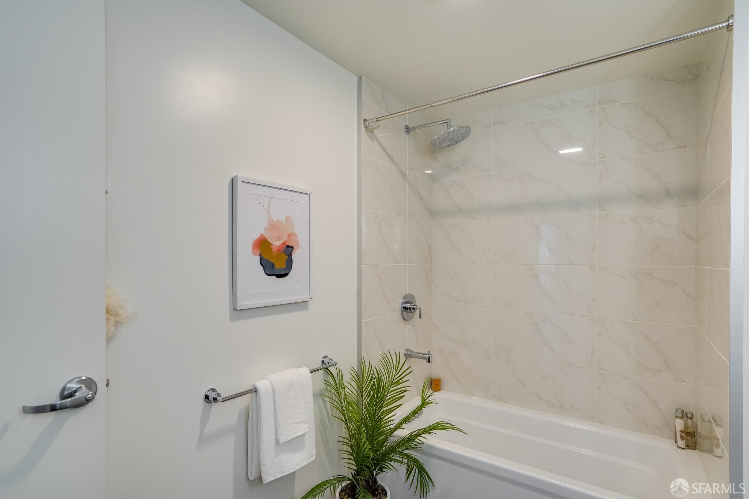 52 Innes Ct Apt 305, San Francisco, CA 94124 photo 11