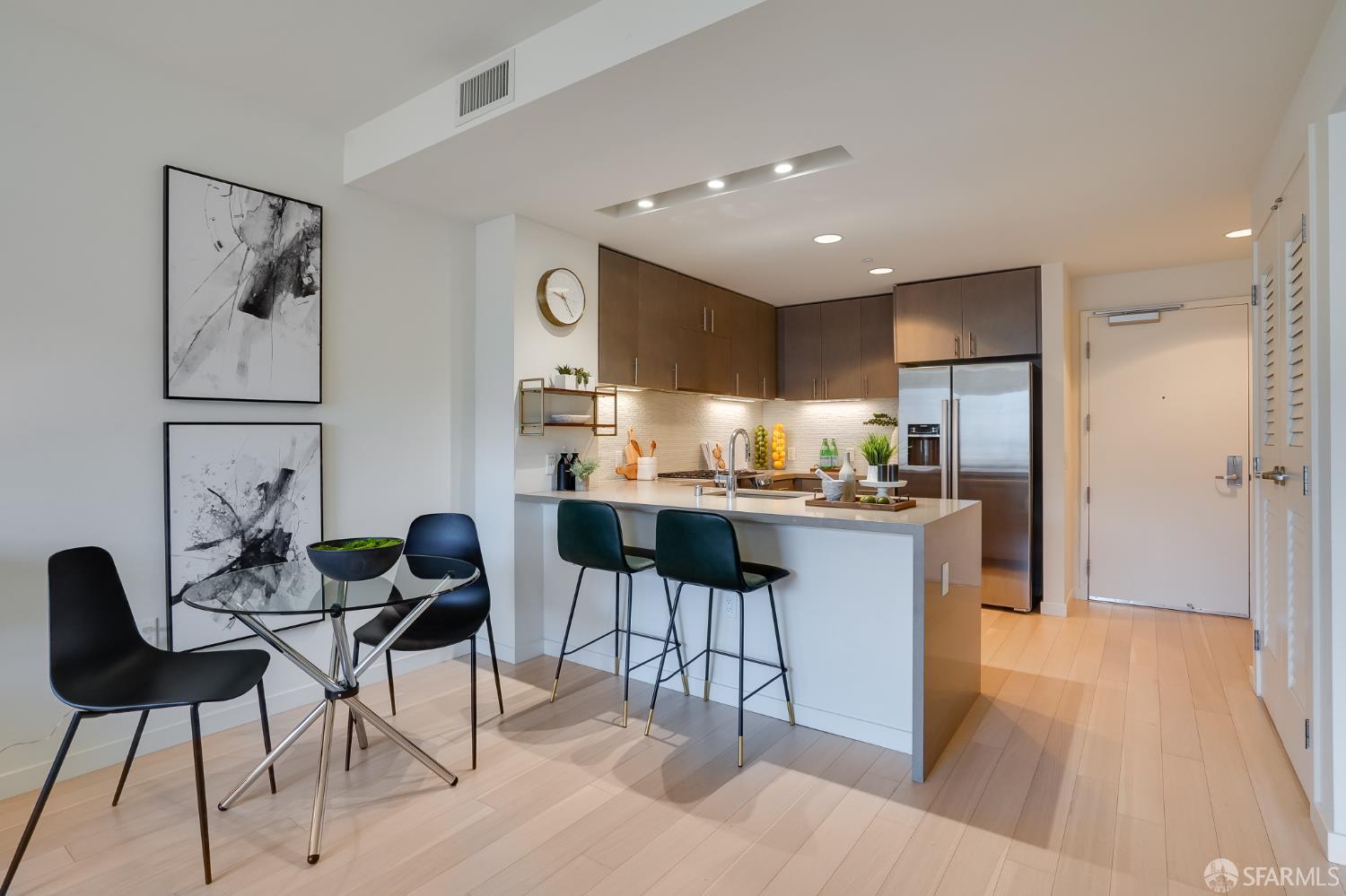 52 Innes Ct Apt 305, San Francisco, CA 94124 photo 5
