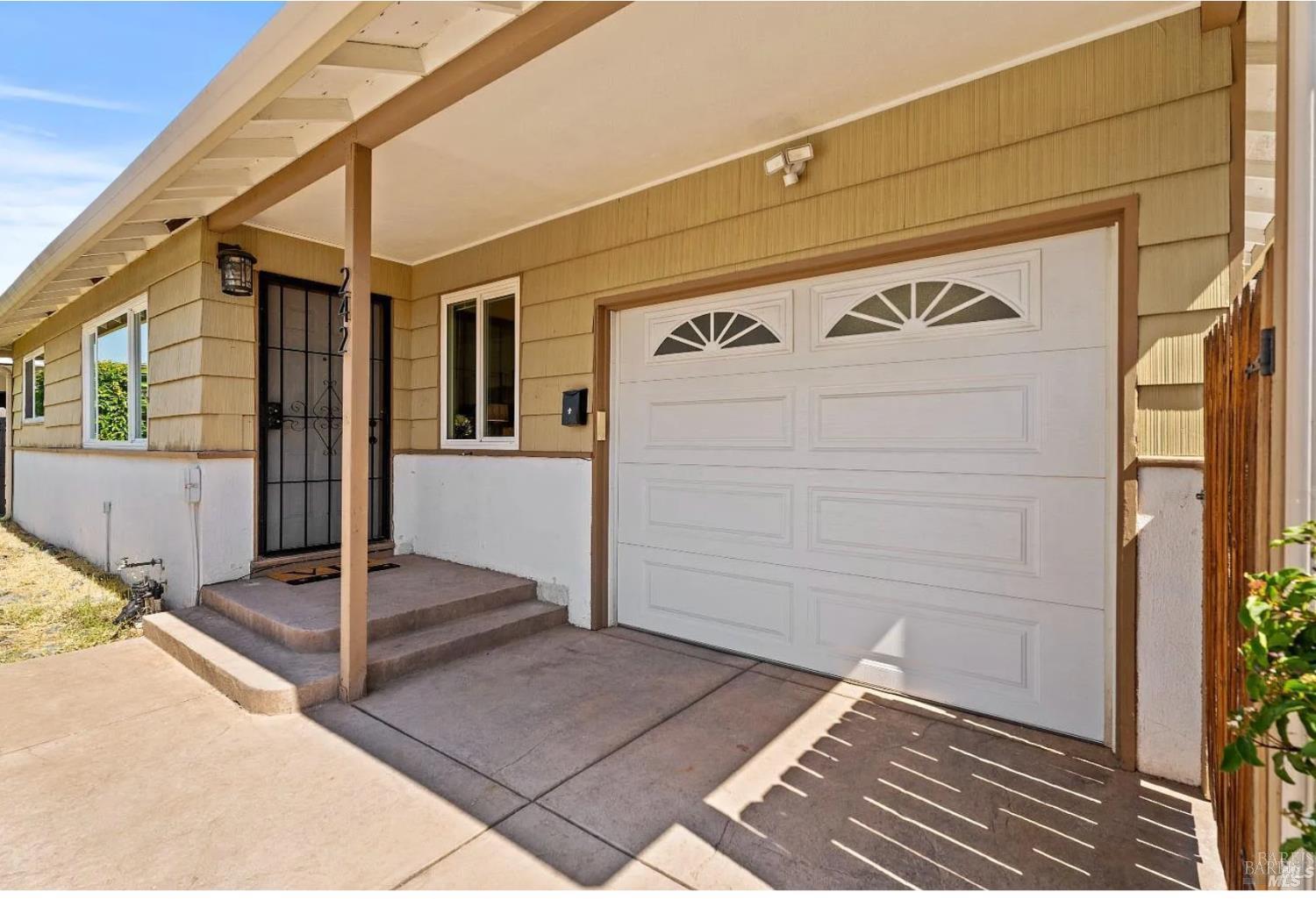 242 E Kentucky St, Fairfield, CA 94533