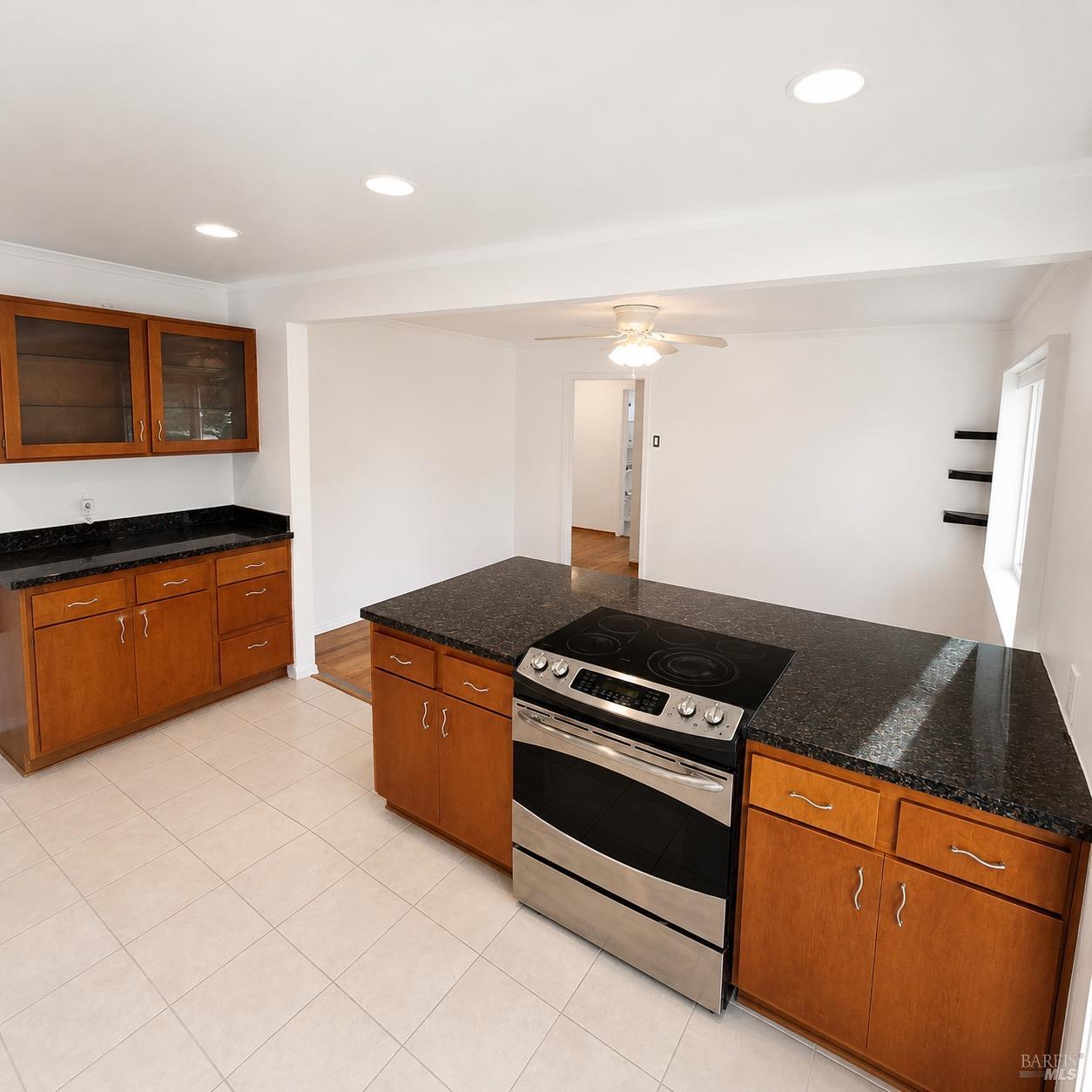 242 E Kentucky St, Fairfield, CA 94533 photo 2