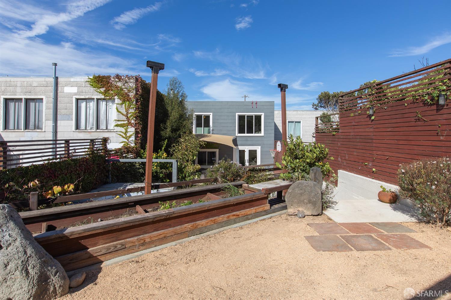 75 Bridgeview Dr, San Francisco, CA 94124 photo 43